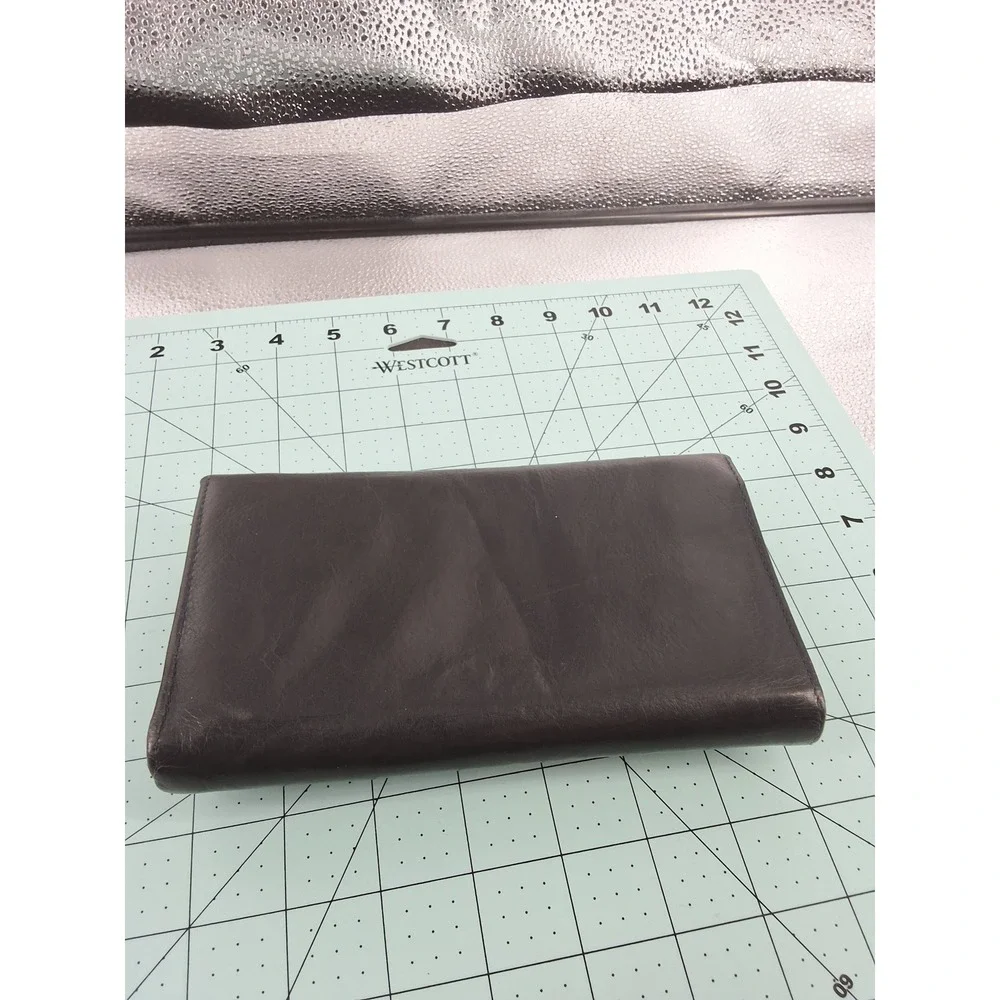 Classic Black Leather Bifold Wallet | Snap Closure | Card‎ Slots